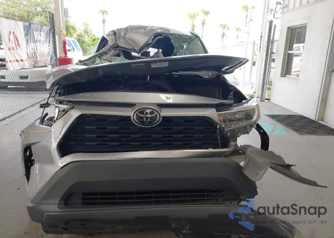 2021 Toyota Rav4 Xle z USA, uszkodzony, nr VIN 2T3W1RFV8MC124731